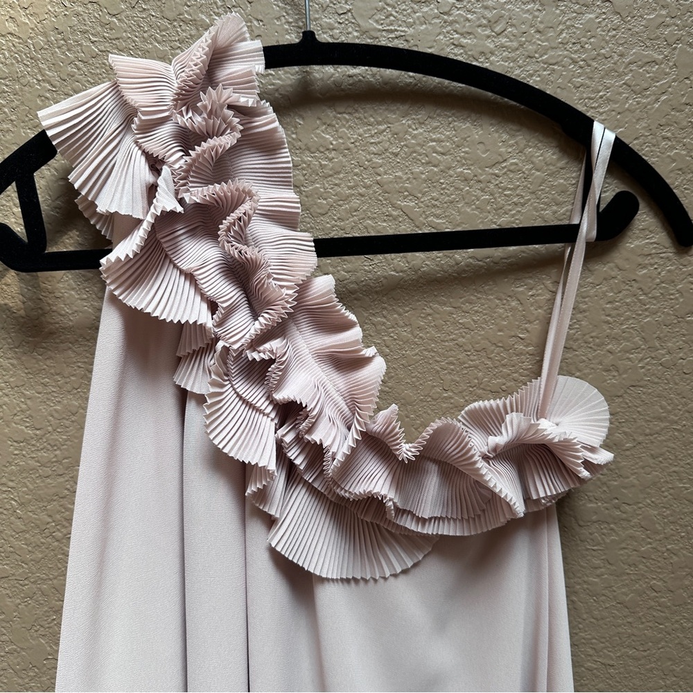 HM Ruffle Shoulder Dress - Picture 3 of 7
